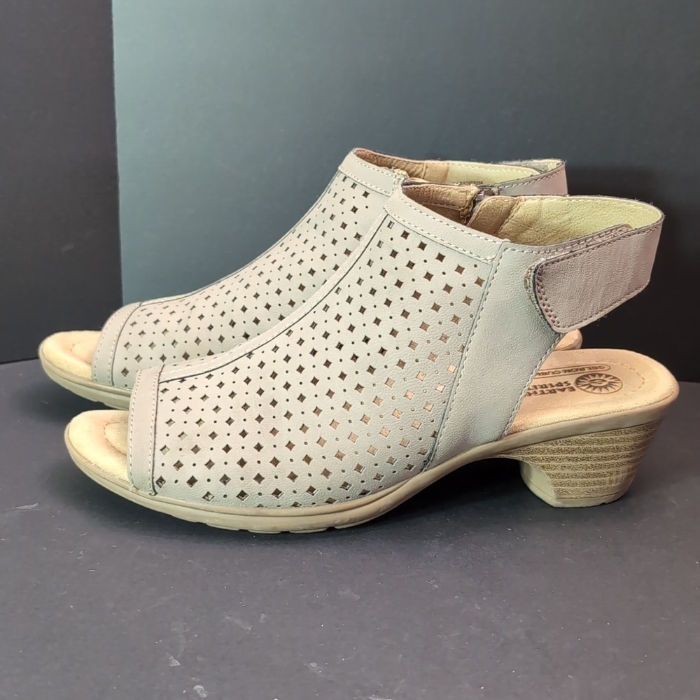 Earth Spirit Woman's Beige Ankle Bootie/Candles,Size 8 US .